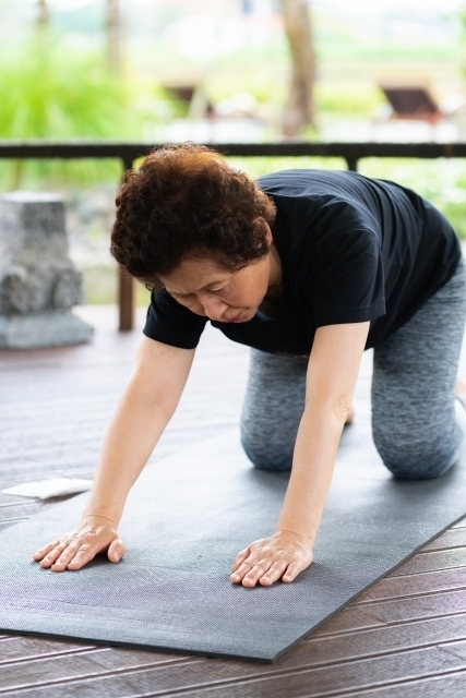 運動する女性