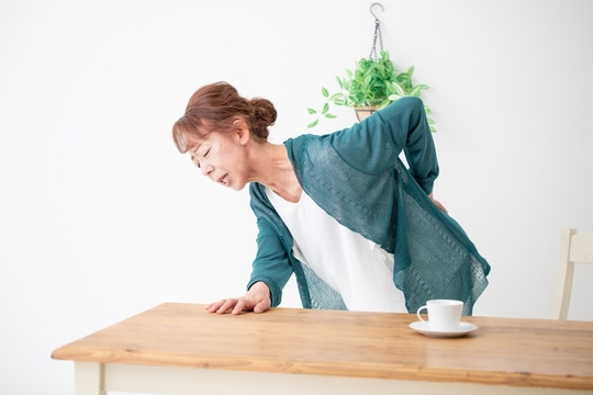 腰痛の女性