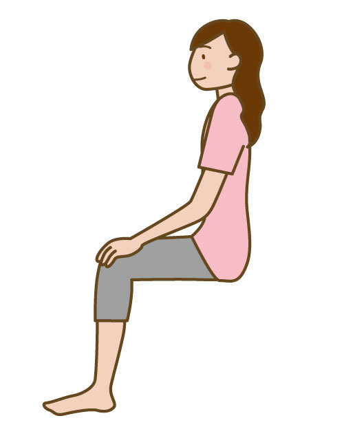 座っている女性